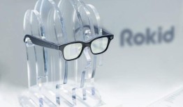 首款可支付的智能眼镜发布，“看一下支付”会成为热门场景吗？|界面新闻 · 科技