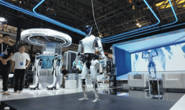 对话星动纪元陈建宇：机器人现在“整活”是为了将来“干活”|界面新闻 · 科技