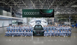 理想十年，与中国电动汽车产业狂飙|界面新闻