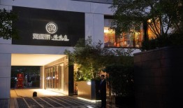 海底捞逆势推人均500的高端餐厅|界面新闻