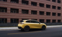 一周新车盘点 | 零跑Lafa5国内首发 新款极氪001正式上市|界面新闻 · 汽车