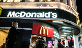 麦当劳的“金拱门模式”能给星巴克们抄作业吗？|界面新闻