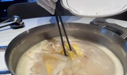 海底捞逆势推人均500的高端餐厅|界面新闻