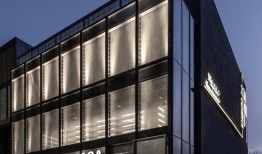 巴黎世家全球最大旗舰店在北京启幕，富士胶片跨界美妆产品｜是日美好事物|界面新闻 · 时尚