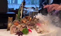 疲态显著的海底捞急寻新出路|界面新闻