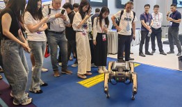 第138届广交会：服务机器人成“顶流”，已获中东、东南亚实际订单|界面新闻