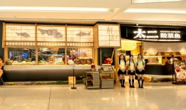 太二酸菜鱼全面“爆改”自救|界面新闻