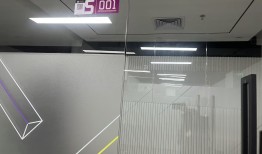 金雅福理财暴雷：总部人去楼空、新工程项目停工、拖欠员工薪资已久|界面新闻