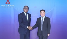 中国人民银行行长潘功胜会见美国银行国际总裁、美林国际首席执行官伯纳德·门萨|界面新闻 · 快讯