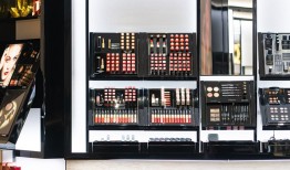 从消博会到一线商圈，“即买即退”吸引游客买买买|界面新闻