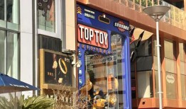 TOP TOY准备了100亿追赶泡泡玛特|界面新闻