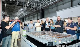 长安汽车2025年中报：新央企首秀高分答卷，“量价利”齐升勾勒增长新范式|界面新闻