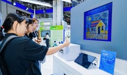 连续三年当主角的大模型，终于遍地都是应用了｜WAIC观察|界面新闻 · 科技