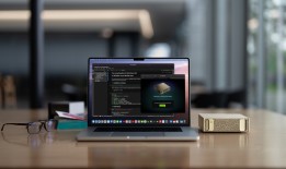 投资xAI后，黄仁勋向马斯克交付全球最小AI超级计算机|界面新闻 · 科技