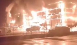 安徽阜阳一家长安启源4S店突发大火，多方回应|界面新闻 · 汽车