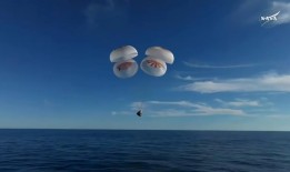 “流浪”286天之后，两名美国宇航员终于抵达地球|界面新闻 · 天下