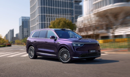 问界M8电增同价，高端纯电SUV市场开启新一轮洗牌|界面新闻