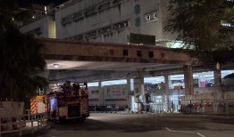 直击香港大埔火灾：中低楼层火势已受控，附近居民已疏散|界面新闻