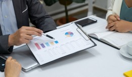 商业头条No.76 | 投资人呼叫AI产品经理|界面新闻 · 科技