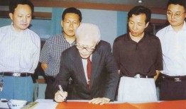 浪漫经济当“红”不让，红豆七夕节迎来25周年|界面新闻