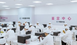 唯品会与中国中检奢侈品鉴定中心达成深度合作，首家接入其正品管理库|界面新闻