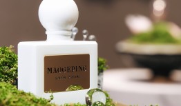 毛戈平美妆以香「闻道东方」，一场东方美学“造境”实验|界面新闻 · 时尚