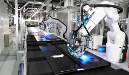 “彩电大王”新生，长虹凭什么成为千亿智造巨头？|界面新闻