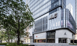 商场“五一档”扎堆开业潮冷却，特色、体验成为竞争关键|界面新闻 · 地产