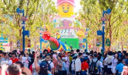 中国首座乐高乐园®正式开园，开启国际IP亲子主题乐园创想之旅|界面新闻 · 旅行