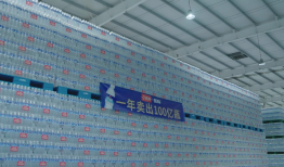 探访今麦郎工厂，解读“一元水”的新质生产力与向善哲学|界面新闻