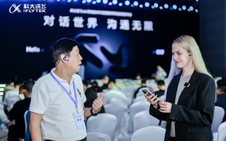 同传大模型+ AI降噪系统，科大讯飞重新定义翻译耳机|界面新闻