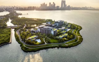 “旅行经济上行期的美”，源于消费体验的重构  | 2025界面旅行向往指南系列②|界面新闻 · 旅行