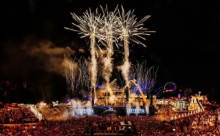 消费变化，百威中国如何让啤酒讲出新故事？|界面新闻