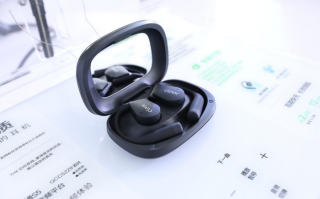 开放式耳机销量大增，厂商不想让你只用它来听歌|界面新闻 · 科技
