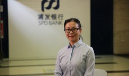 在热爱的赛道上发光发亮 无惧挑战乘风前行|界面新闻