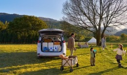 一周新车盘点 | 2025款腾势D9全系标配高阶智驾 新款长轴宝马5系引入V2X技术|界面新闻 · 汽车