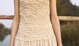 Bottega Veneta的合作对象是余秀华，Longchamp巡回开菜园｜是日美好事物|界面新闻 · 时尚