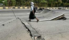 直击缅甸地震：震后一日，救援行动持续进行|界面新闻 · 天下
