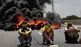 35万以色列民众大抗议要求加沙停火，美国特使：年底前结束冲突|界面新闻 · 天下