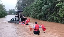 广东怀集百年一遇洪灾致15人受伤，当地正加快抢修恢复供电|界面新闻 · 中国