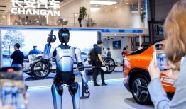 主机厂大秀机器人，上海车展“智能”唱主角|界面新闻