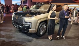 所有汽车公司都把战略重心放在了利润更高的SUV车型上 | 2025上海车展|界面新闻 · 汽车