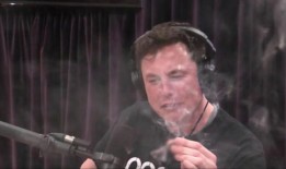 马斯克公布尿检报告，再次反驳“吸毒”指控|界面新闻 · 科技