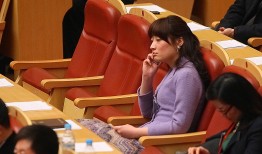 宗馥莉辞职，一段潜伏近30年的矛盾浮出水面|界面新闻