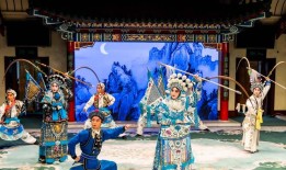 暑期邮轮大混战：京剧、哪吒登台，中资公司开始主导市场|界面新闻