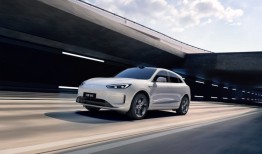 问界新M5 Ultra产品解析：高颜智能SUV如何定义20万级市场新标杆？|界面新闻