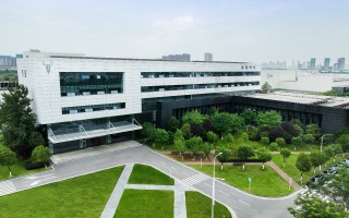 四年砺剑，岚图汽车递表港交所，跑出央企创新样本|界面新闻