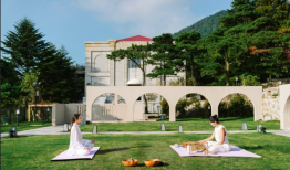 跳出内卷怪圈，华住瞄准新消费高端局|界面新闻 · 旅行